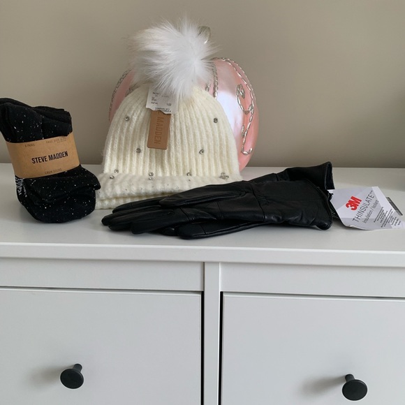 Steve Madden socks and winter hat along with 3M gloves - Picture 1 of 4